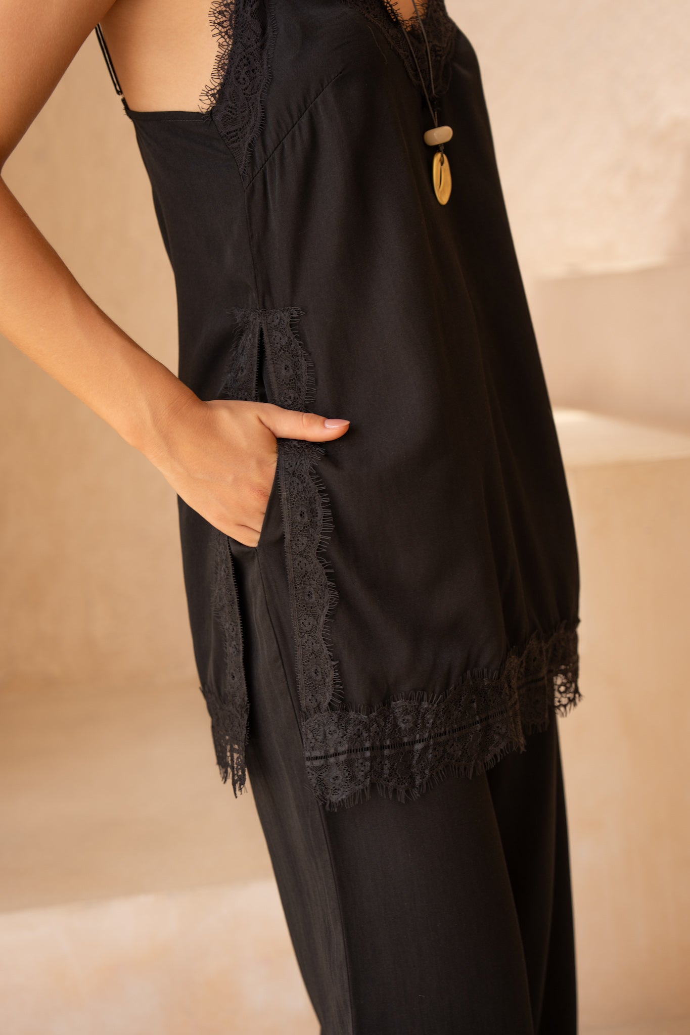 HEYCHIC Kiara Lace Cami Top (Black)