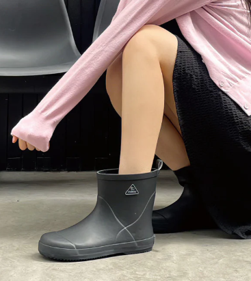 EVERAU® Cora Mini Boots (White)