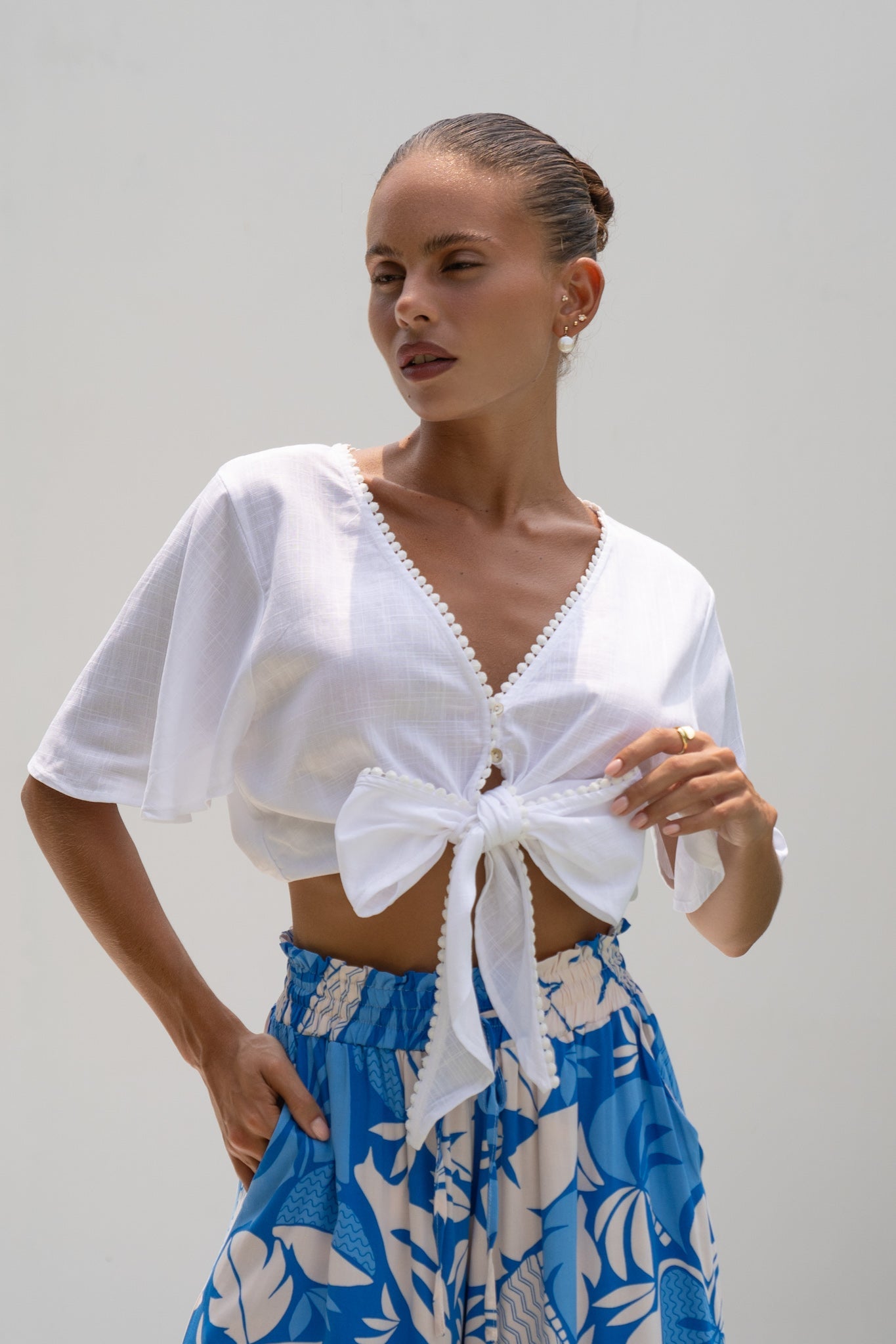 Heychic Frankie Broderie Tie Front Crop Top (White)