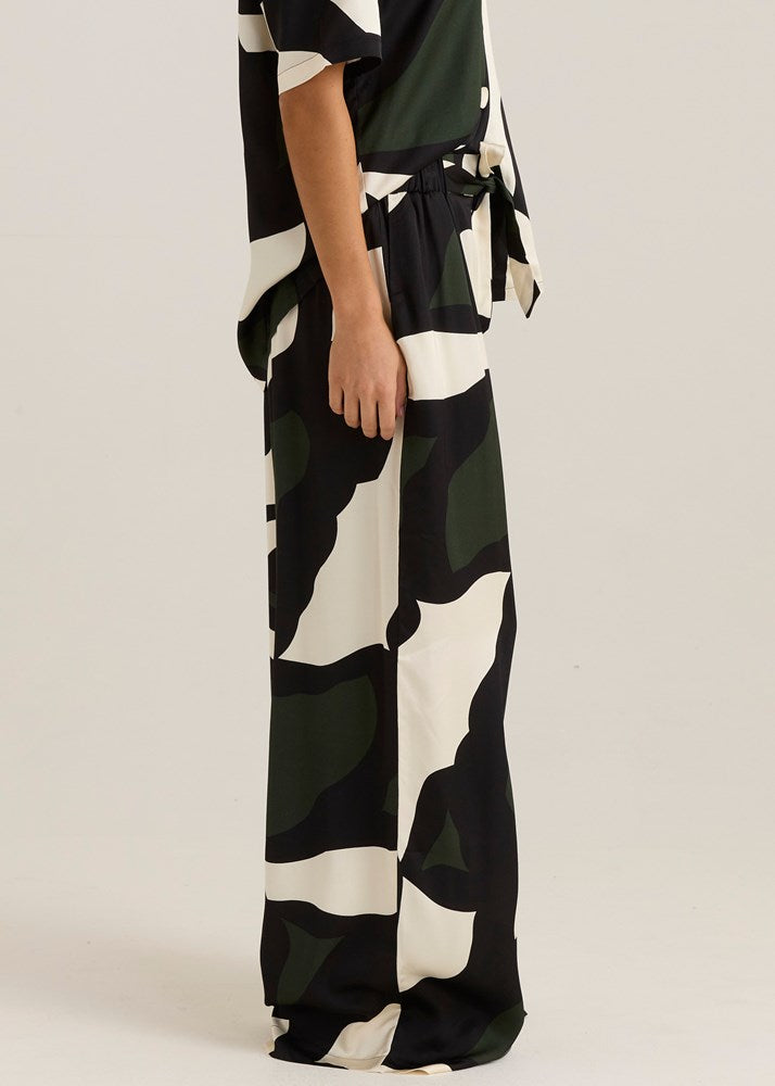 Sass Clothing Tarni Satin Pant (Iris Abstract Print)