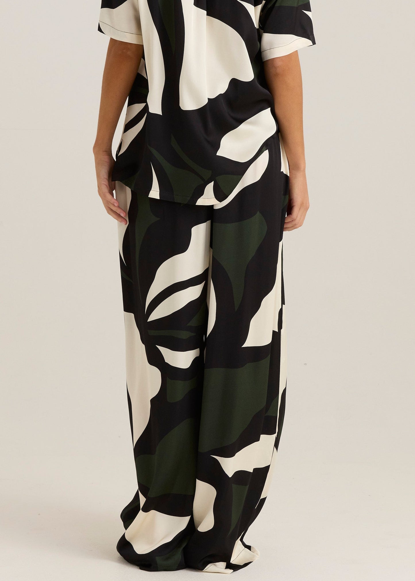 Sass Clothing Tarni Satin Pant (Iris Abstract Print)