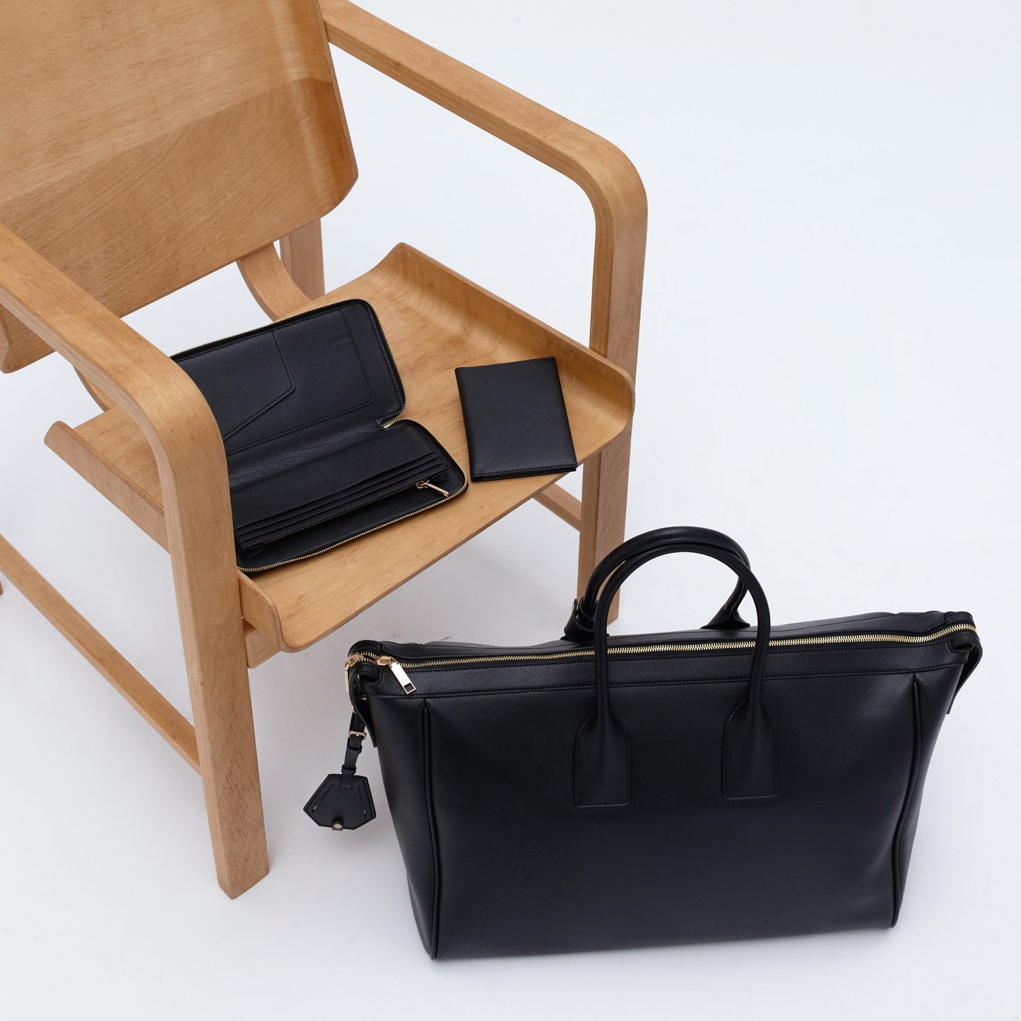 The Daily Edited Essentials Zip Travel Wallet Recycled Saffiano (Black)