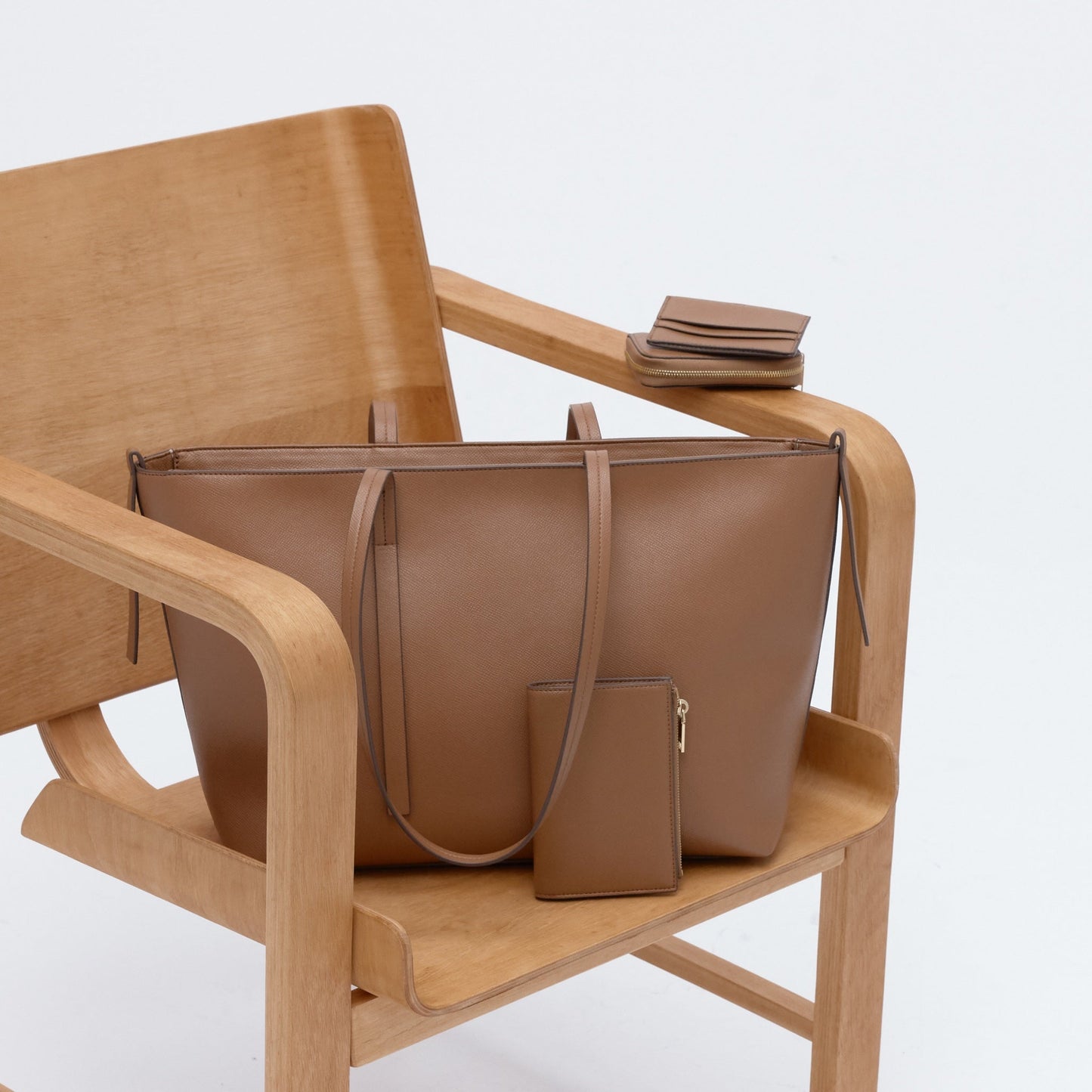 GROUP48 Essentials Double Cardholder Recycled Saffiano Rich (Tan)