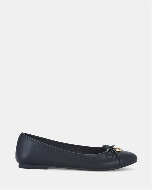 Image of Flats. Product name - Captive Women's Casual Flat Closed BLACK Novo Casual in Black colour by brand - NOVO