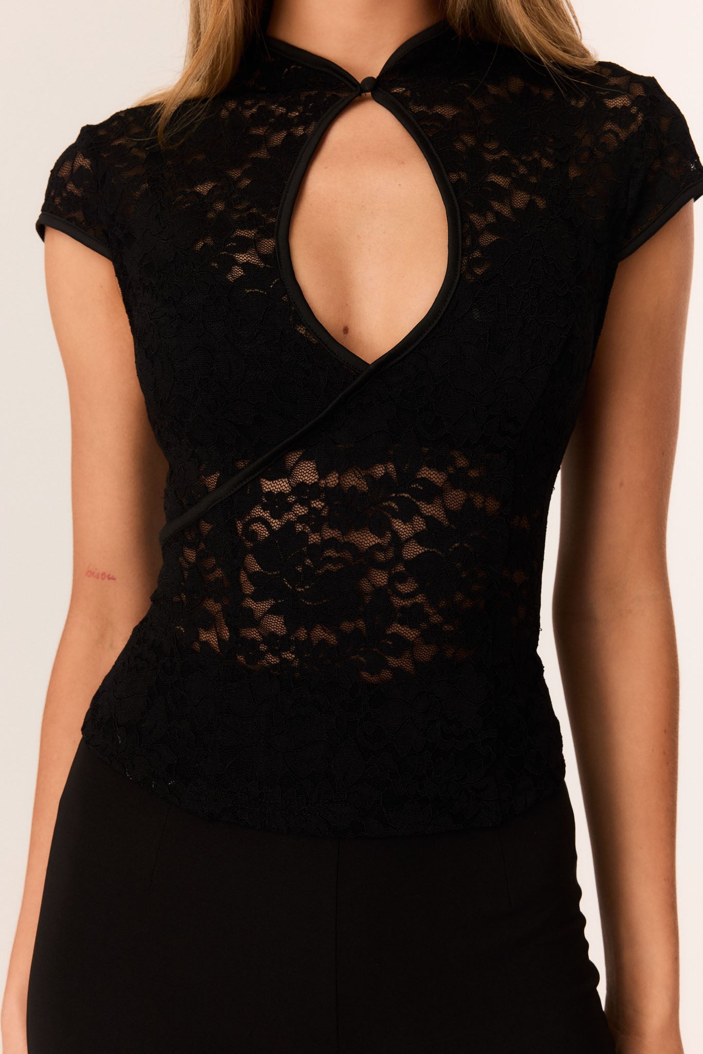 SNDYS LUNA TOP (Black)