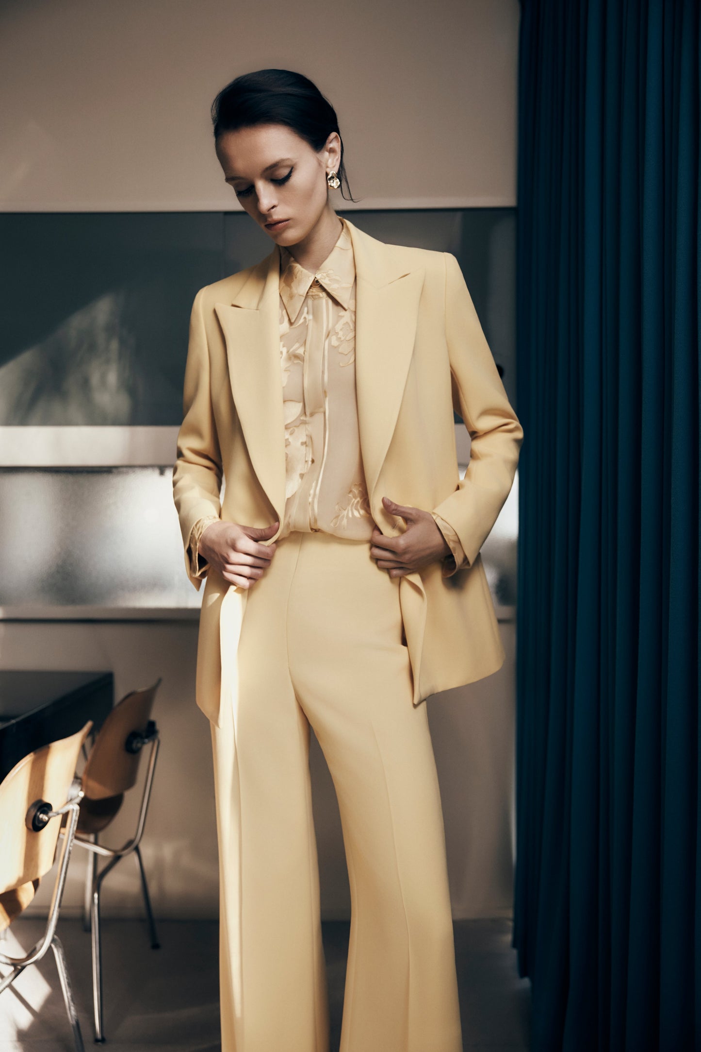 Carla Zampatti Pollen Crepe Double Breasted Relaxed Blazer (Yellow)