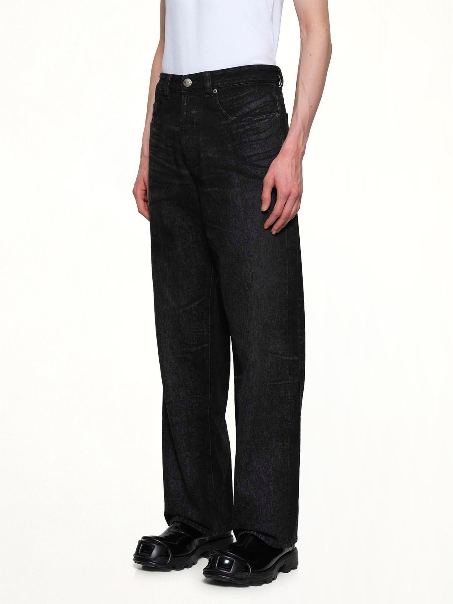 DIESEL 2001 D-MACRO-FSH Relaxed Jeans (Black)