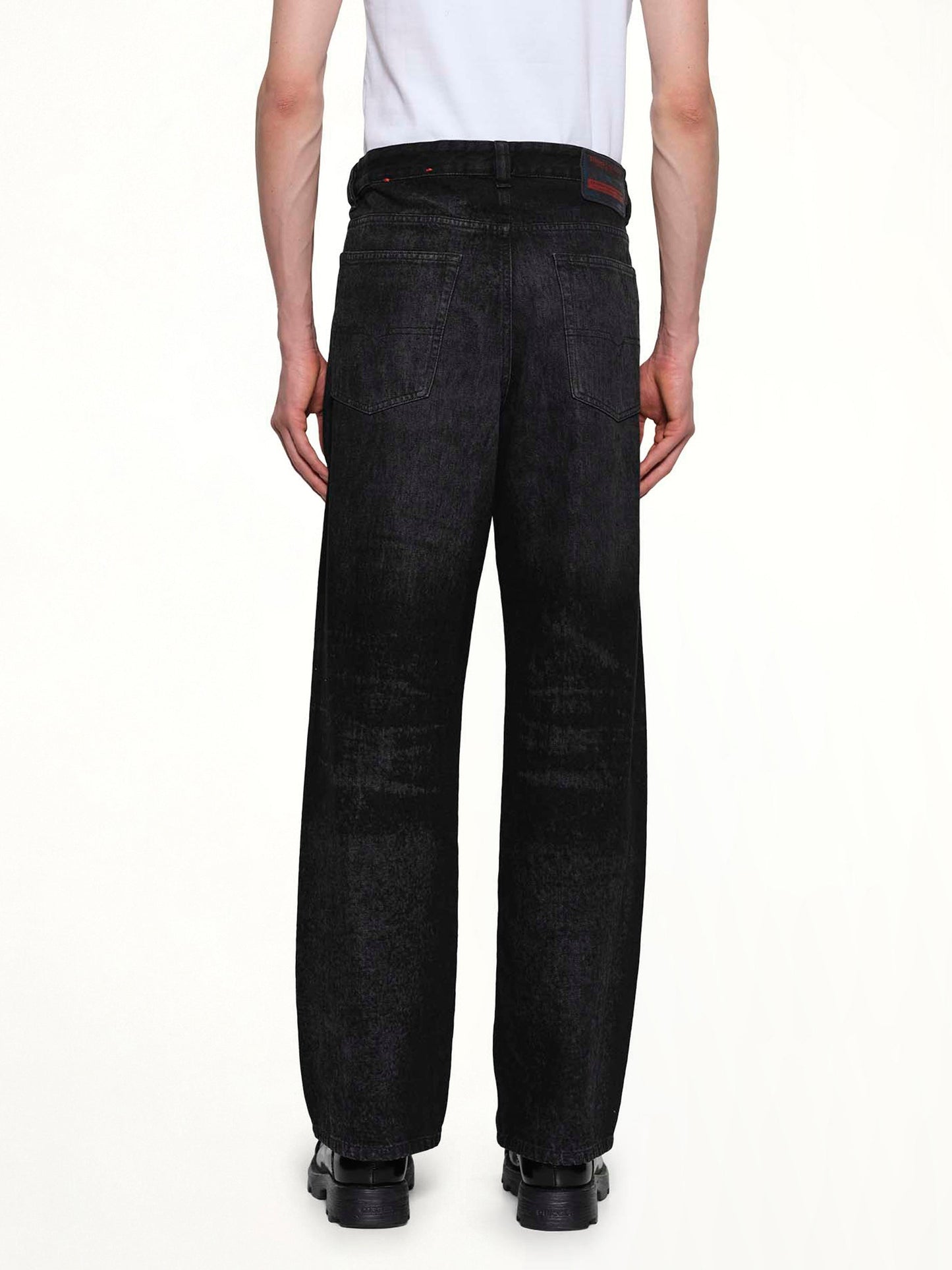DIESEL 2001 D-MACRO-FSH Relaxed Jeans (Black)