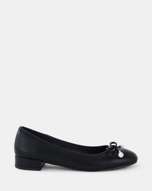 Image of Flats. Product name - Chioggia Women's Casual Flat Closed BLACK Novo Casual in Black colour by brand - NOVO