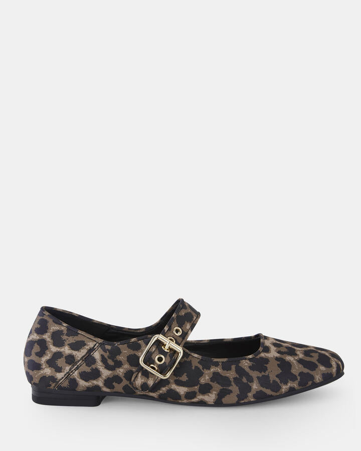 Image of Flats. Product name - Cesena Women's Casual Flat Closed Leopard Novo Casual in Leopard colour by brand - NOVO