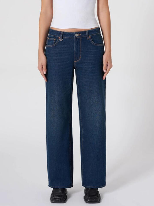 Image of a model wearing Denim. Productname: Neuw Daria Boyfriend Analogy in Mid Indigo colour by brand - Neuw