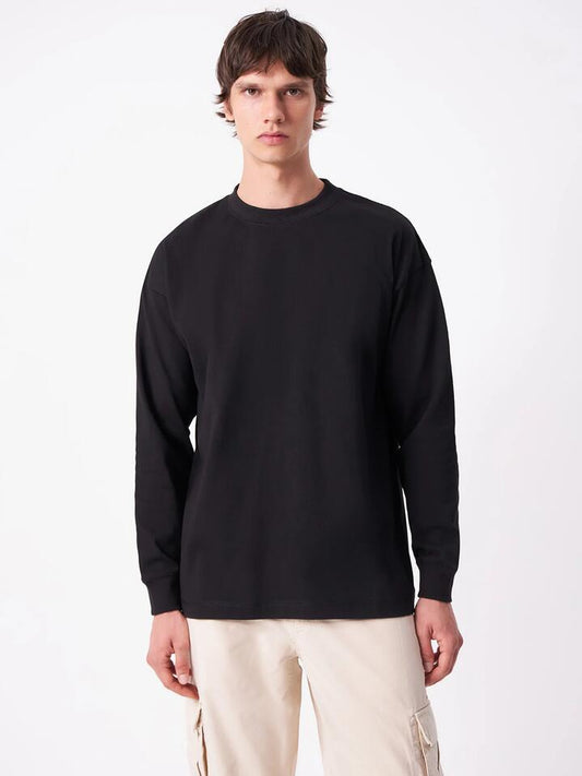 Image of a model wearing Tops. Productname: Article One Box Long Sleeve T-Shirt in Black colour by brand - Article One