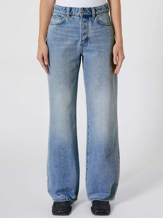Image of a model wearing Denim. Productname: Neuw Coco Relaxed Innovate in Mid Vintage Indigo colour by brand - Neuw