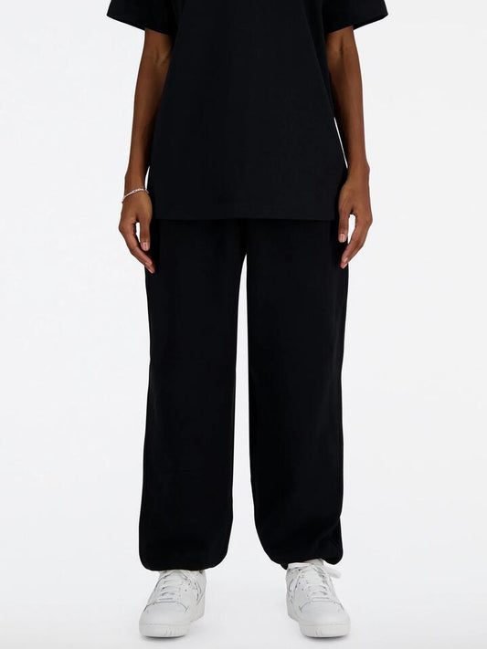 Image of a model wearing Pants. Productname: New Balance Athletics French Terry Jogger in Black colour by brand - New Balance