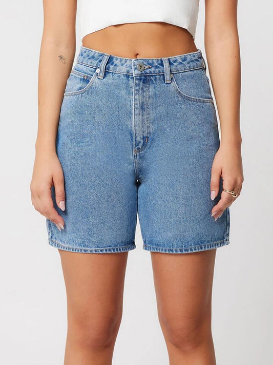 Image of a model wearing Shorts. Productname: Abrand Carrie Short Naomi in Mid Vintage Blue colour by brand - Abrand
