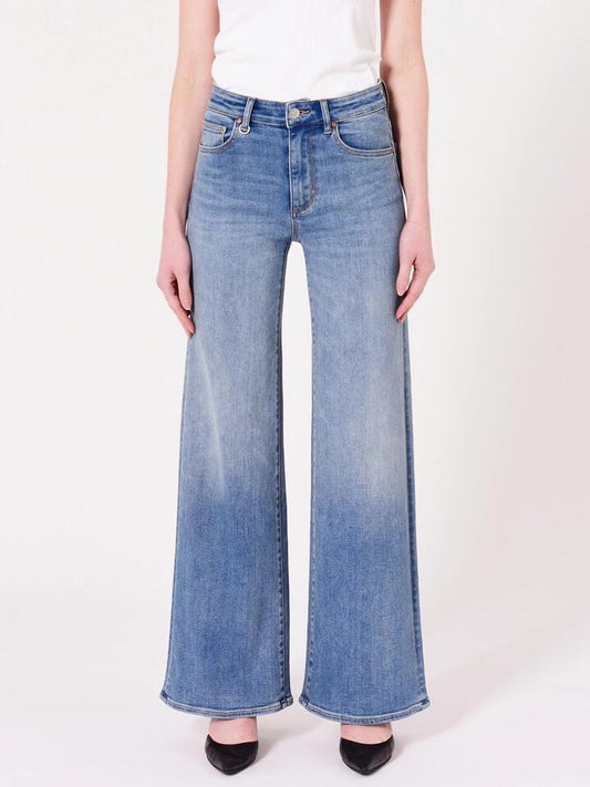 Image of a model wearing Denim. Productname: Neuw Eva Wide Electric Alice in LIGHT VINTAGE INDIGO colour by brand - Neuw