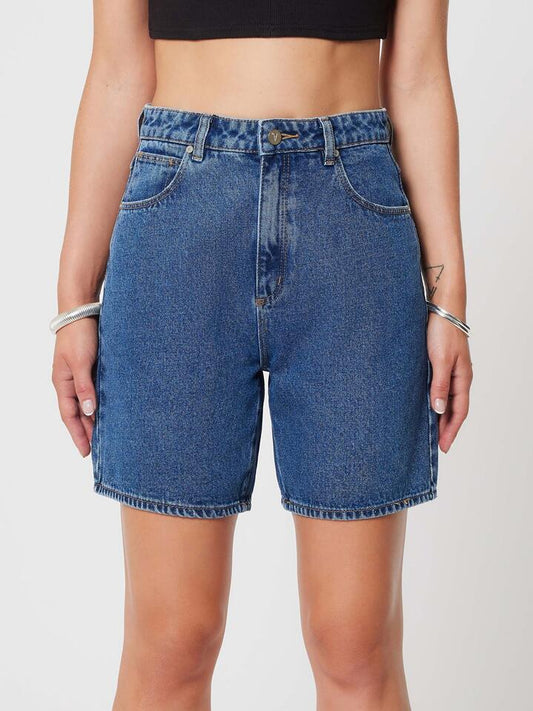 Image of a model wearing Shorts. Productname: Abrand Carrie Short Bella in Mid Blue colour by brand - Abrand
