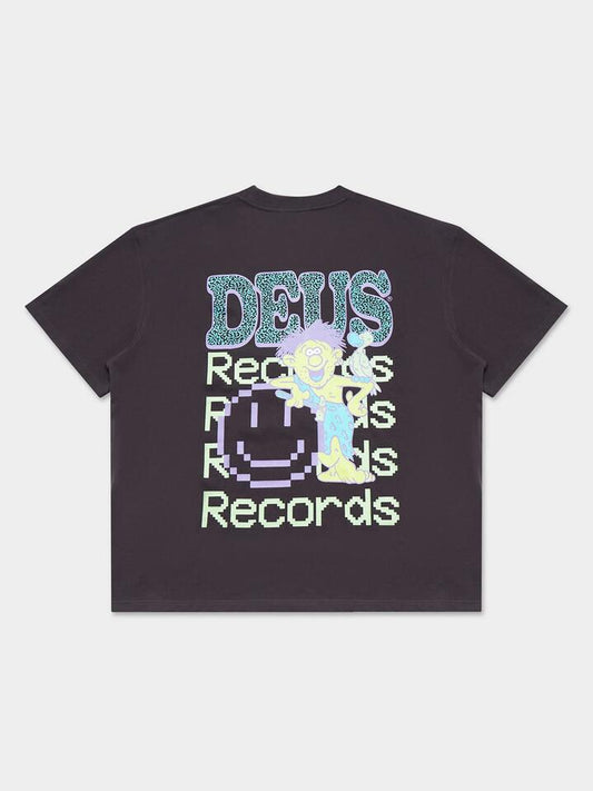 Image of a model wearing Tops. Productname: Deus Cave Dweller Tee in Anthracite colour by brand - Deus