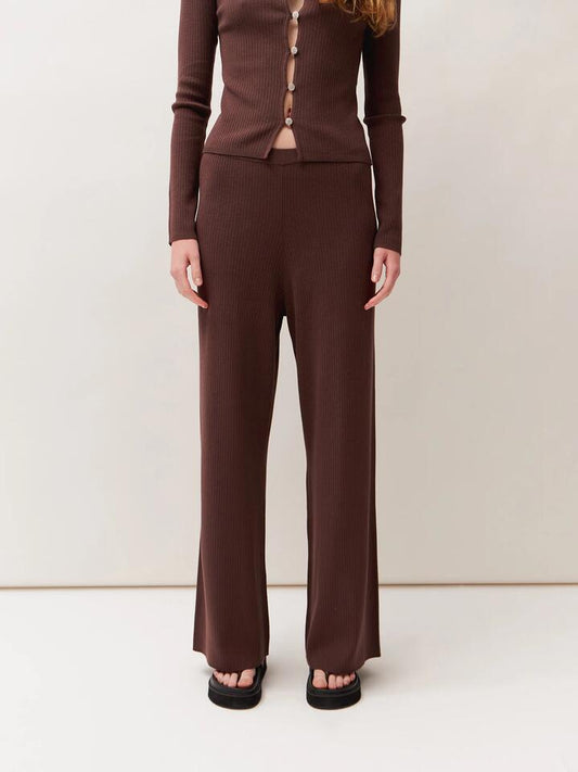Image of a model wearing Pants. Productname: Lulu & Rose Annika Knit Pant in Chestnut colour by brand - Lulu & Rose