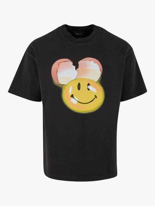 Image of a model wearing Tops. Productname: Market Smiley This Is Your Brain T-Shirt in Black colour by brand - Market