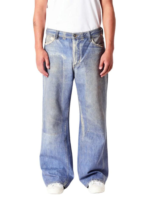 Image of a model wearing Denim. Productname: Neuw Kurt Baggy Digital in LIGHT VINTAGE INDIGO colour by brand - Neuw