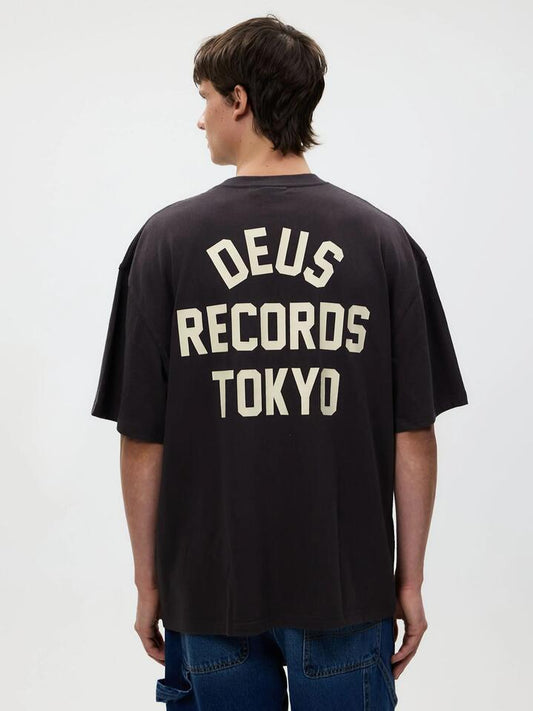 Image of a model wearing Tops. Productname: Deus Drive Far Away Tee in Anthracite colour by brand - Deus