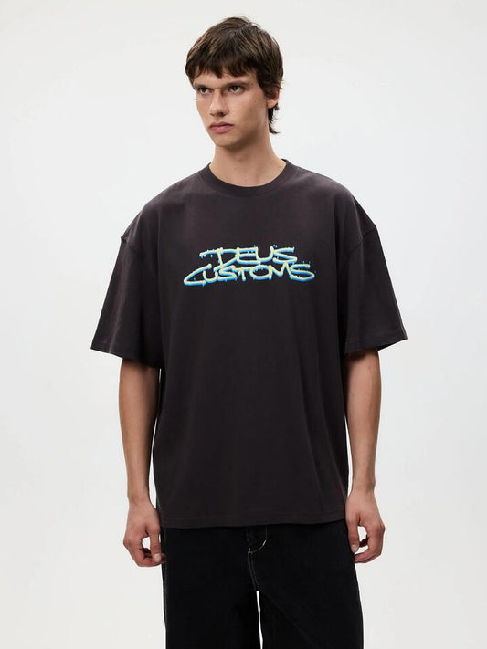 Image of a model wearing Tops. Productname: Deus Bended Knee Tee in Anthracite colour by brand - Deus