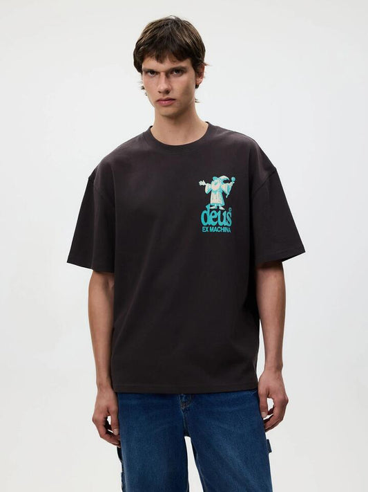 Image of a model wearing Tops. Productname: Deus Druids Temple Tee in ANTHRACITE colour by brand - Deus