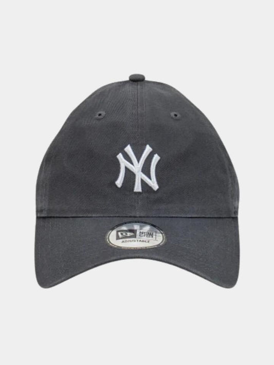 Image of Hats. Productname: New Era 9TWENTY Casual Classic New York Yankees ONE SIZE Graphite/White in Graphite/White colour by brand - New Era