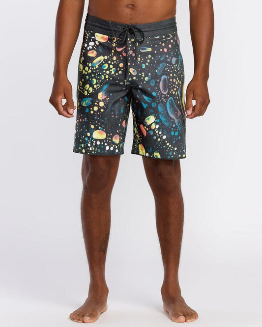 Image of Swimwear. Productname: Volcom - Mens Excite Stoney Scallop 19" Boardshorts - Black - in Black colour by brand - Volcom