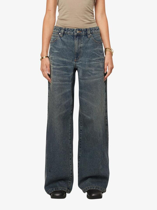 Image of a model wearing Denim. Productname: Abrand 95 Baggy Lindsey in Lindsey colour by brand - Abrand