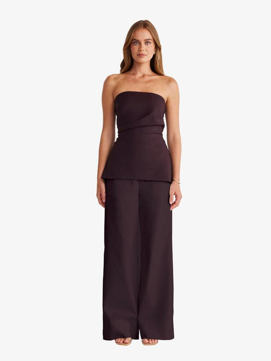 Image of a model wearing Pants. Productname: SNDYS Mimi Pant in CHOCOLATE colour by brand - SNDYS