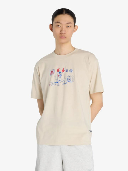 Image of a model wearing Tops. Productname: New Balance Newbie Fan T-Shirt in Timberwolf colour by brand - New Balance