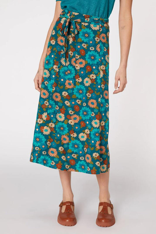 Image of a model wearing Skirts. Productname: Lindy 70S Floral Skirt in Teal colour by brand - Princess Highway