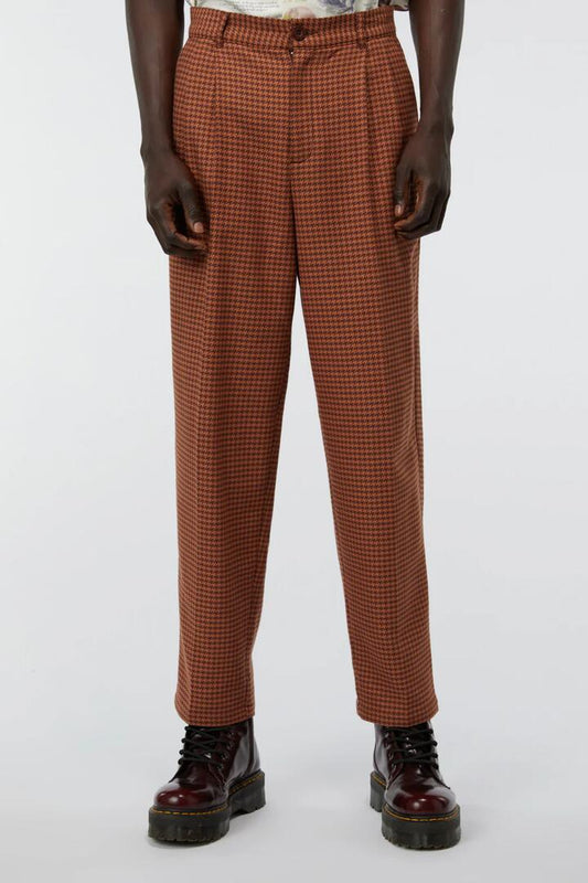 Image of a model wearing Pants. Productname: Dodo Houndstooth Pant in Brown colour by brand - Dangerfield