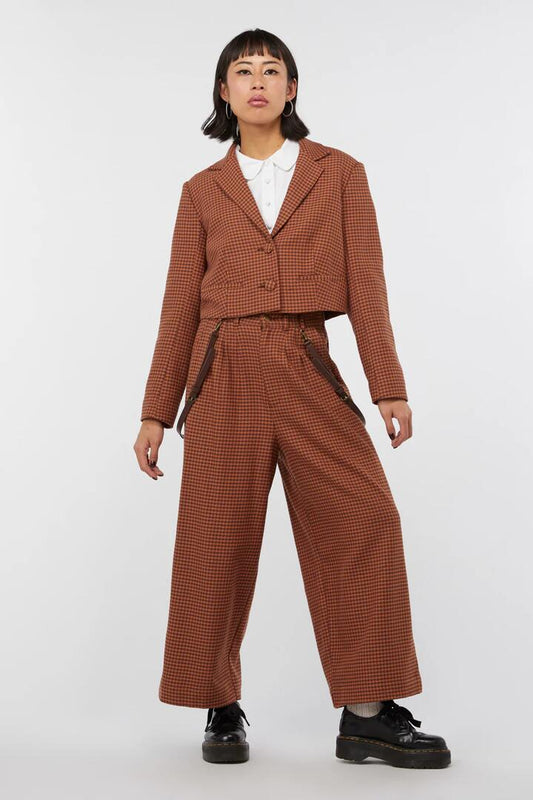 Image of a model wearing Outerwear. Productname: Dodo Houndstooth Blazer in Brown colour by brand - Dangerfield