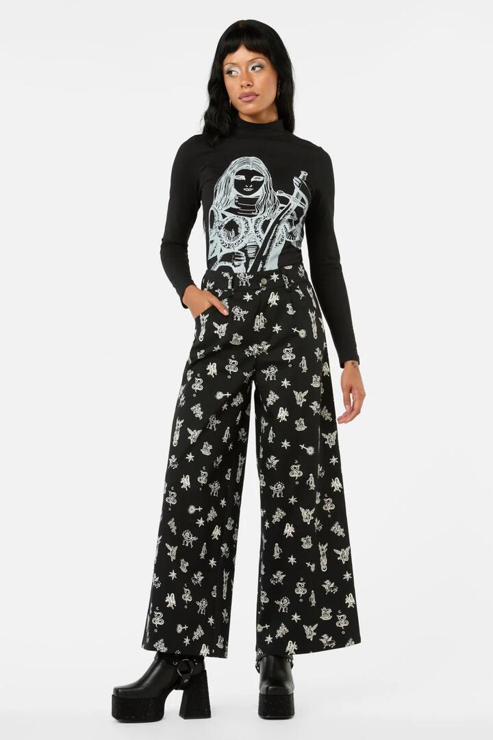 Image of a model wearing Pants. Productname: Darc Printed Pants in Black colour by brand - Black Friday