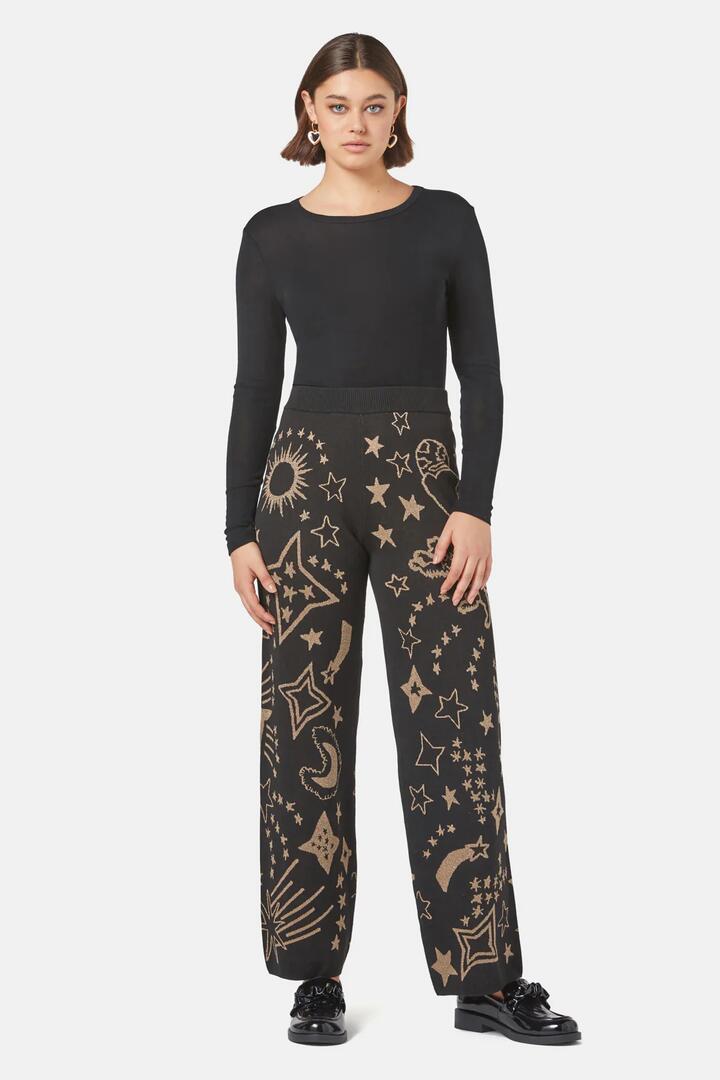 Image of a model wearing Pants. Productname: Magic Place Knit Pant in Black colour by brand - Gorman