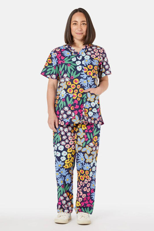 Image of a model wearing Uniforms & Workwear. Productname: Flower Shower Scrub Set in Black colour by brand - Gorman