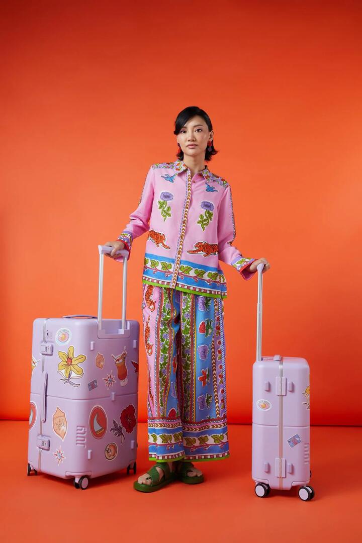 Image of a model wearing Tops. Productname: Wanderlust Shirt in Print colour by brand - Gorman