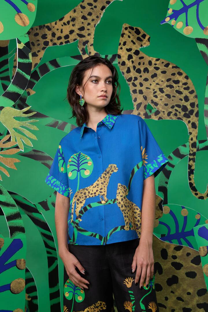 Image of a model wearing Tops. Productname: Guardians Shirt in Print colour by brand - Gorman