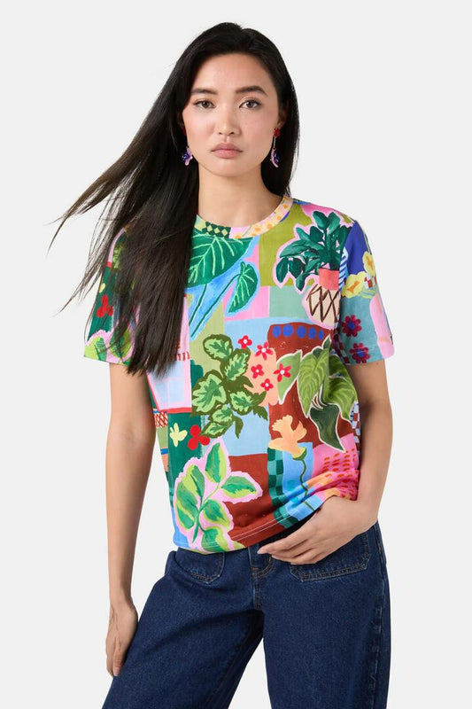 Image of a model wearing Tops. Productname: Windowsill Classic Tee in Print colour by brand - Gorman