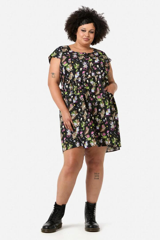 Image of a model wearing Dress. Productname: Curve Collectors Guild Print Dress in Black colour by brand - Dangerfield