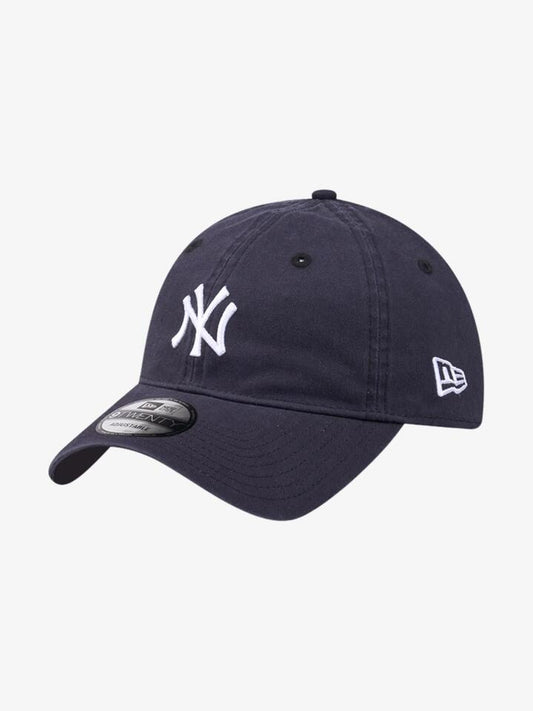 Image of Hats. Productname: New Era 9TWENTY 2Tone Snow Wash NY Yankees ONE SIZE Navy in Navy colour by brand - New Era