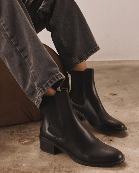 Image of Boots. Productname: DESIGNATION BLACK Women's Boot Low-Mid Heel Novo Boots in Black colour by brand - Novo