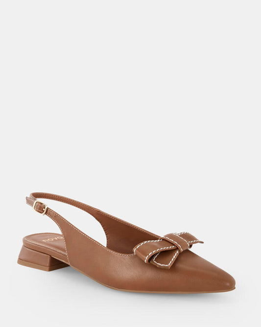 Image of Flats. Productname: CARLINA: CARAMEL - Women's Casual Flat Closed in Caramel colour by brand - Novo