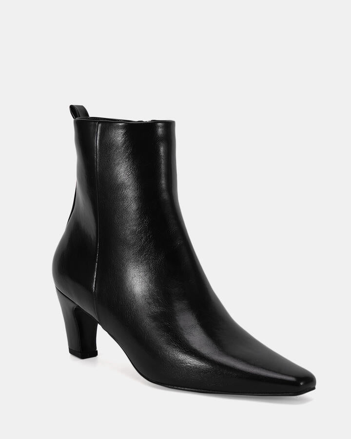 Image of Boots. Productname: DERRON BLACK Women's Boot Low-Mid Heel Novo Boots in Black colour by brand - Novo