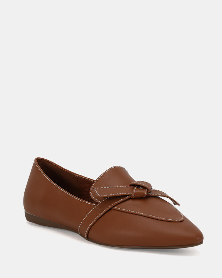 Image of Flats. Productname: CALENDULA CARAMEL Women's Casual Flat Closed Novo Flats in Caramel colour by brand - Novo