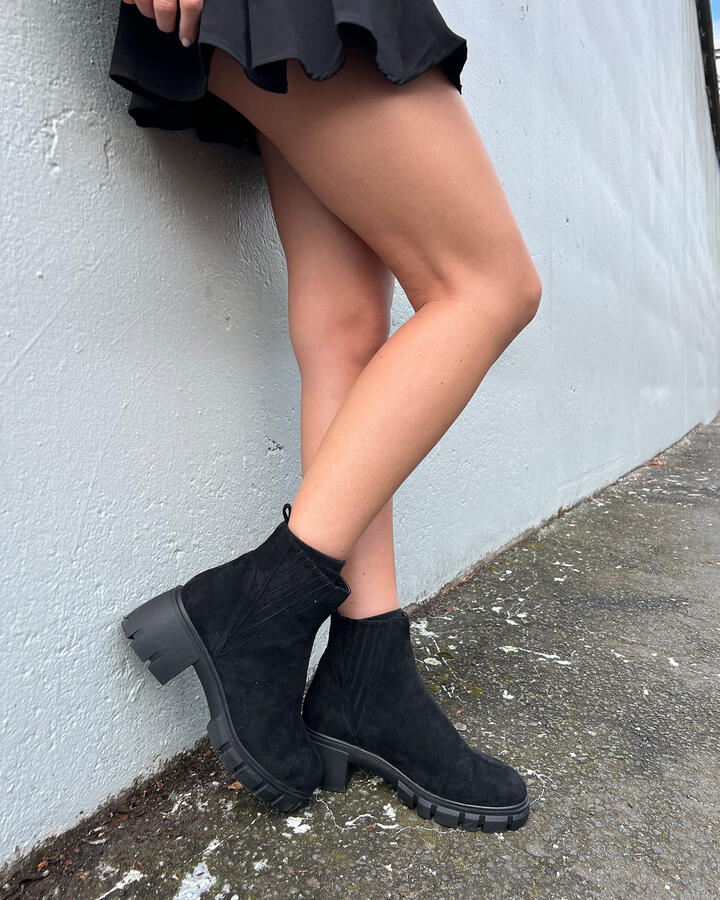 Image of Boots. Productname: Daxton: Black - Women's Boot Low-mid Heel in Black colour by brand - Novo