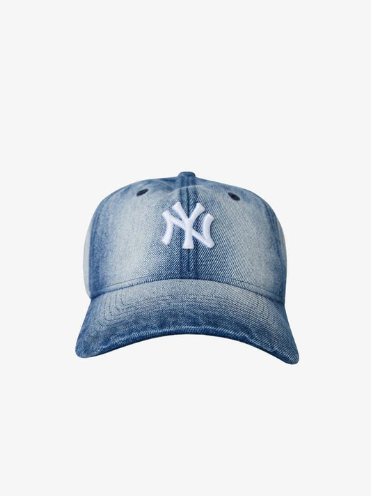 Image of a model wearing Denim. Productname: New Era 920 CS New York Yankees Cap ONE SIZE Washed Blue Denim in Washed Blue Denim colour by brand - New Era